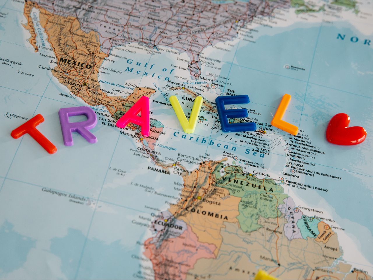 ¿Vas a viajar al extranjero este verano? Coberturas de Adeslas que debes conocer